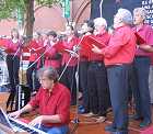 24.September 2005: Fest der Solidarit�t am Rotkreuzplatz